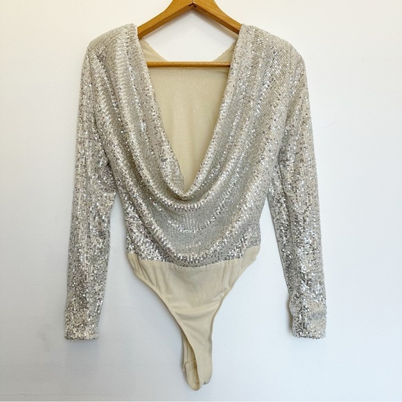 Lulus NWT Shimmering Love Silver Sequin Cowl Back Bodysuit Medium Long Sleeve - Picture 5 of 11